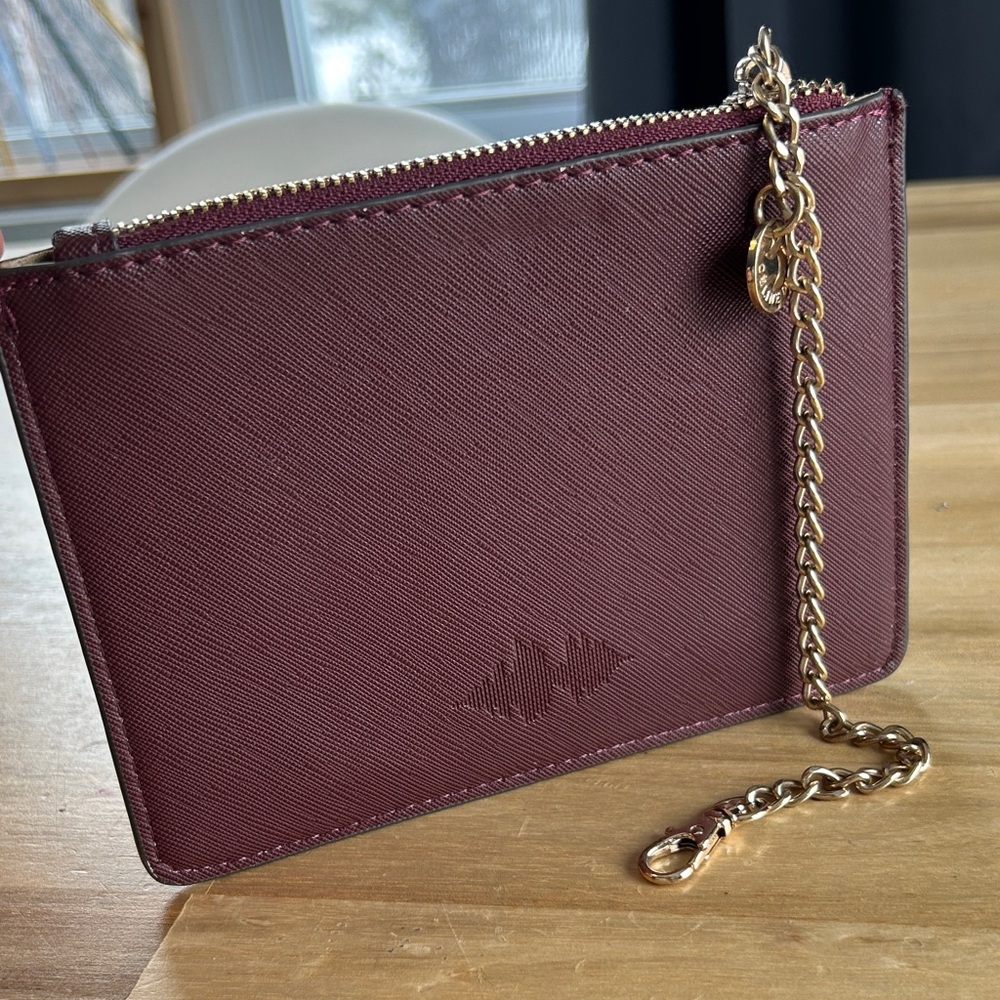 Pochette Céline – cuir bourgogne avec chaîne dorée